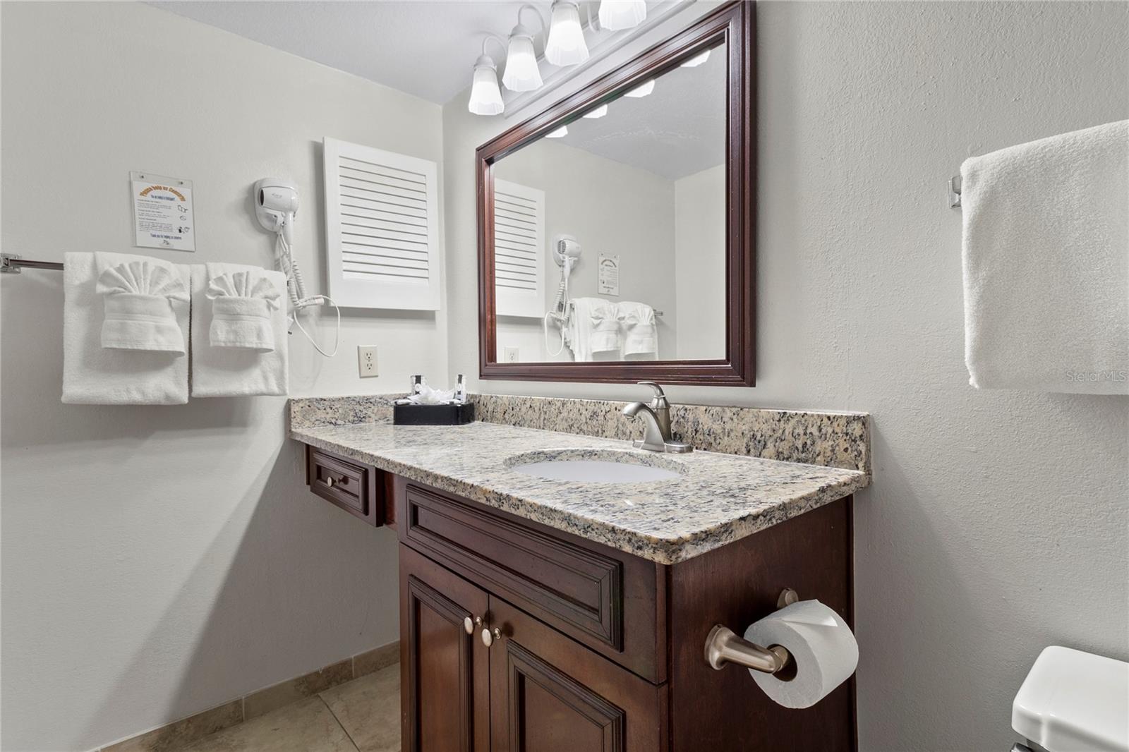Image 16 of 19 For 6403 Parc Corniche Drive #4204