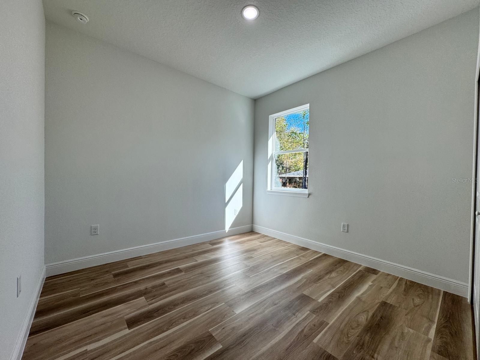 Image 13 of 25 For 8419 Saxon Way