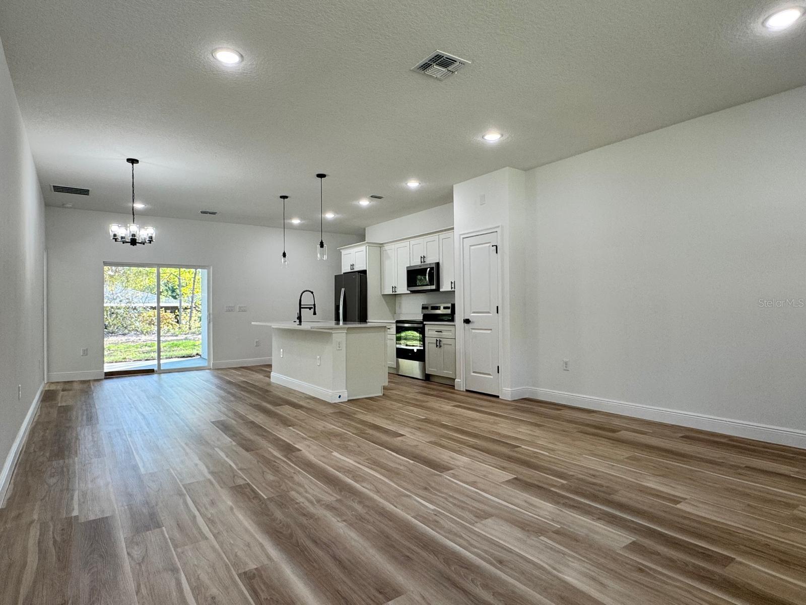 Image 3 of 25 For 8419 Saxon Way