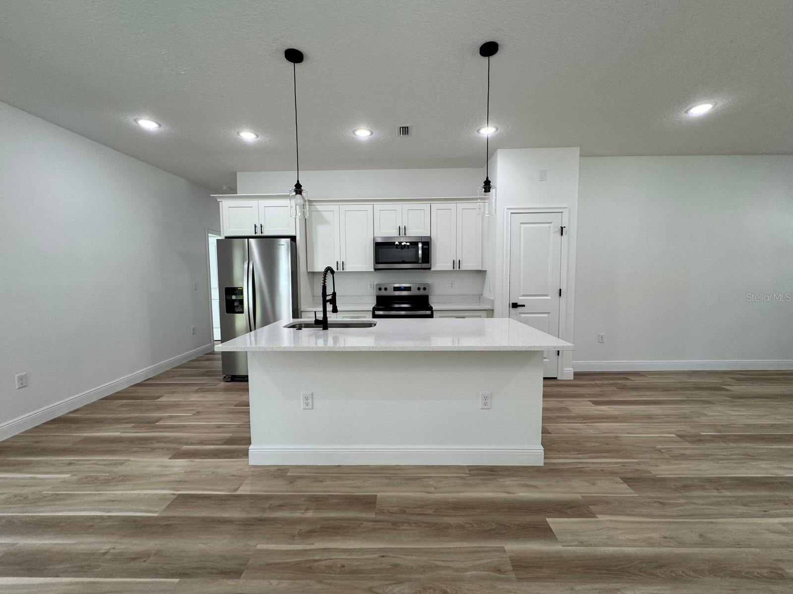Image 4 of 25 For 8419 Saxon Way