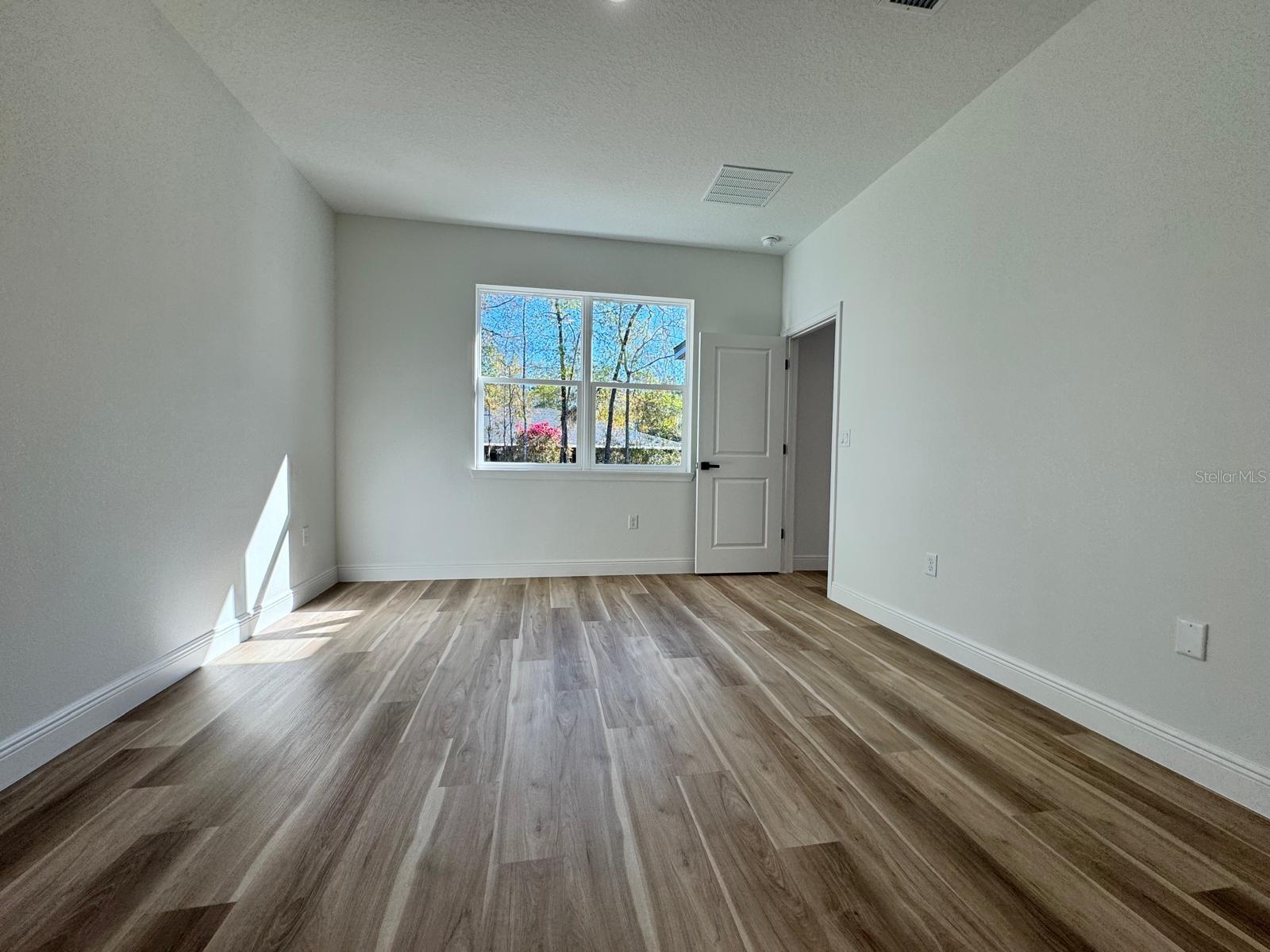 Image 7 of 25 For 8419 Saxon Way