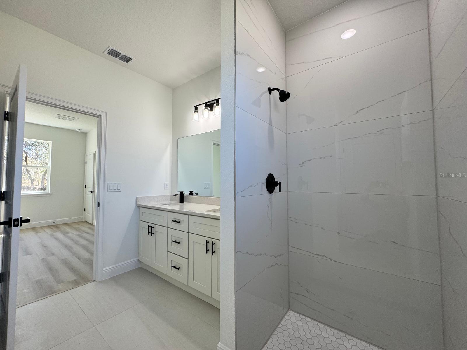 Listing photo id 8 for 7185 Tallwood Drive