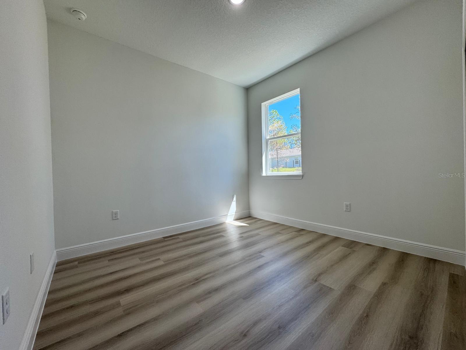 Listing photo id 10 for 7185 Tallwood Drive