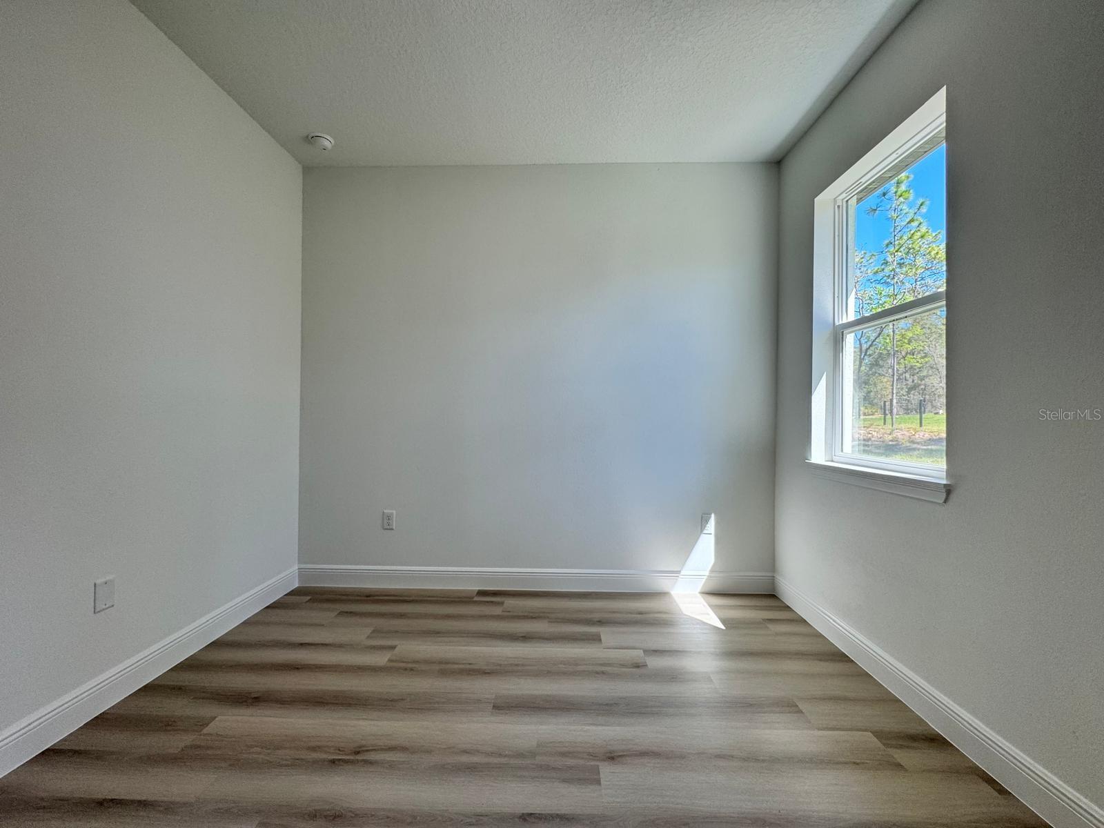 Listing photo id 13 for 7185 Tallwood Drive