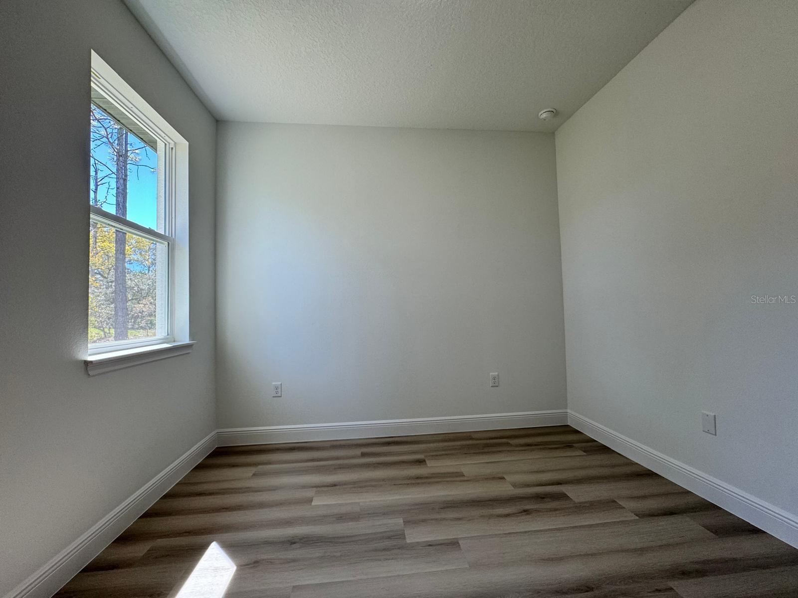 Listing photo id 15 for 7185 Tallwood Drive