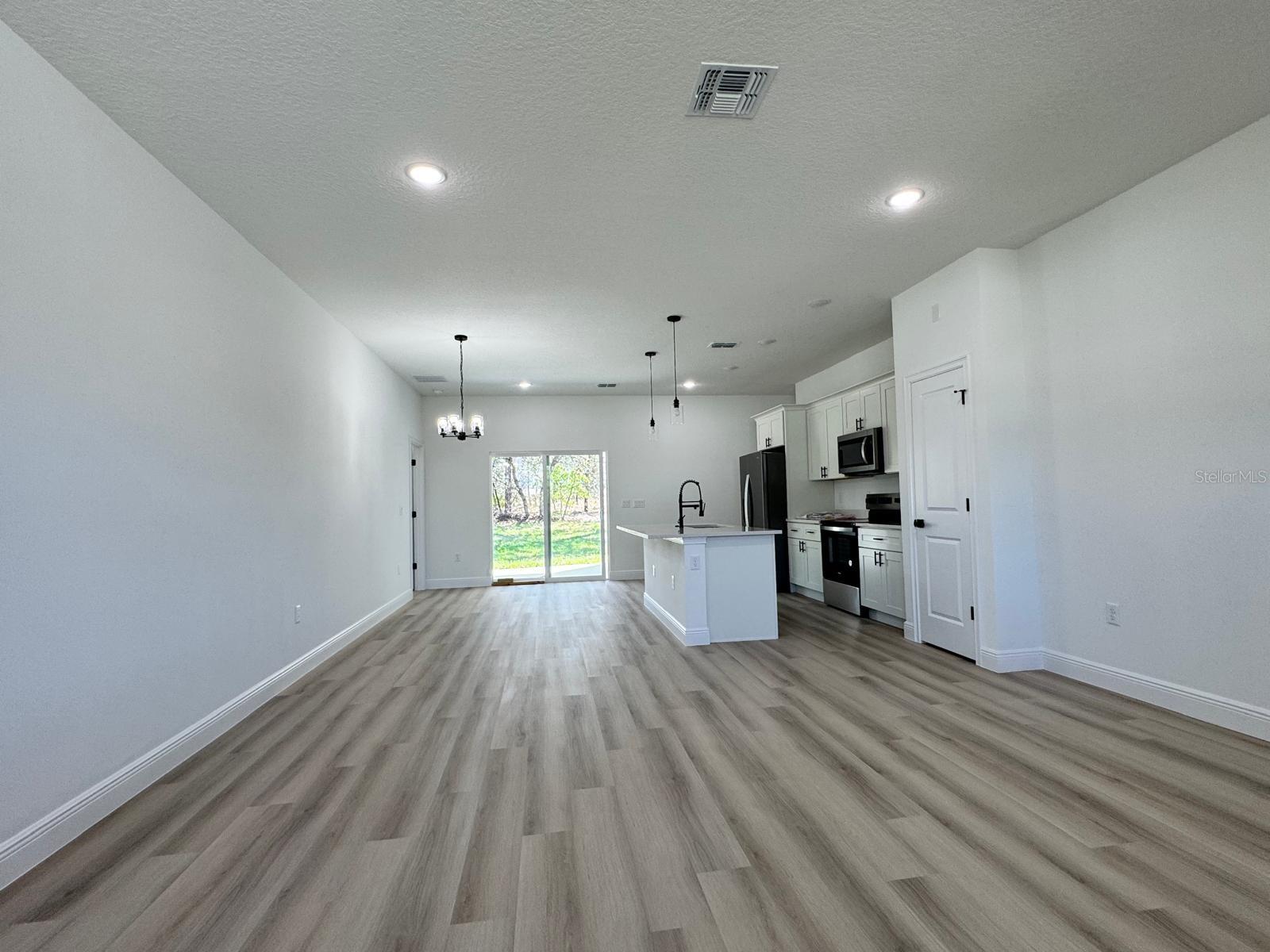 Listing photo id 22 for 7185 Tallwood Drive