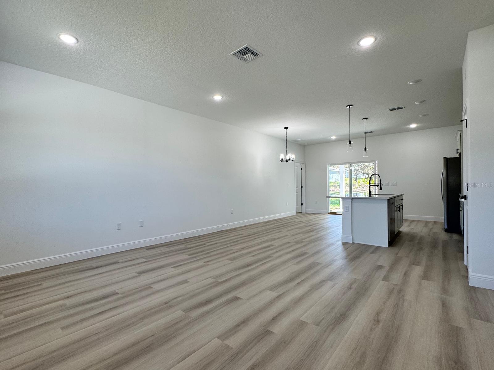 Listing photo id 1 for 7185 Tallwood Drive