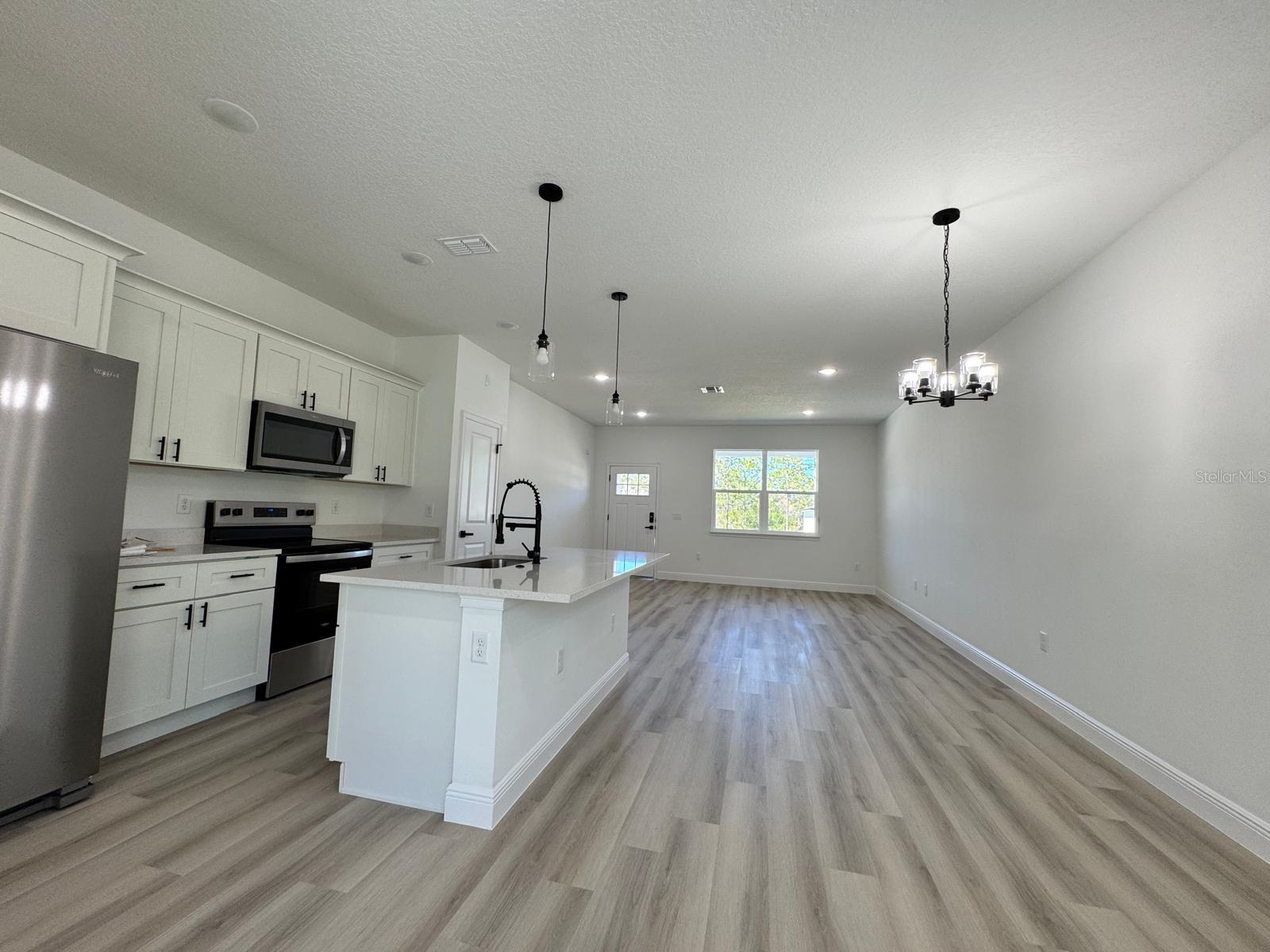 Listing photo id 4 for 7185 Tallwood Drive
