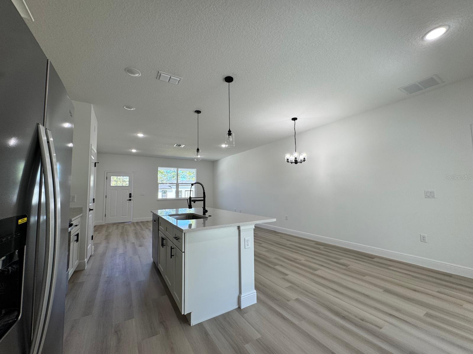 Listing photo id 5 for 7185 Tallwood Drive