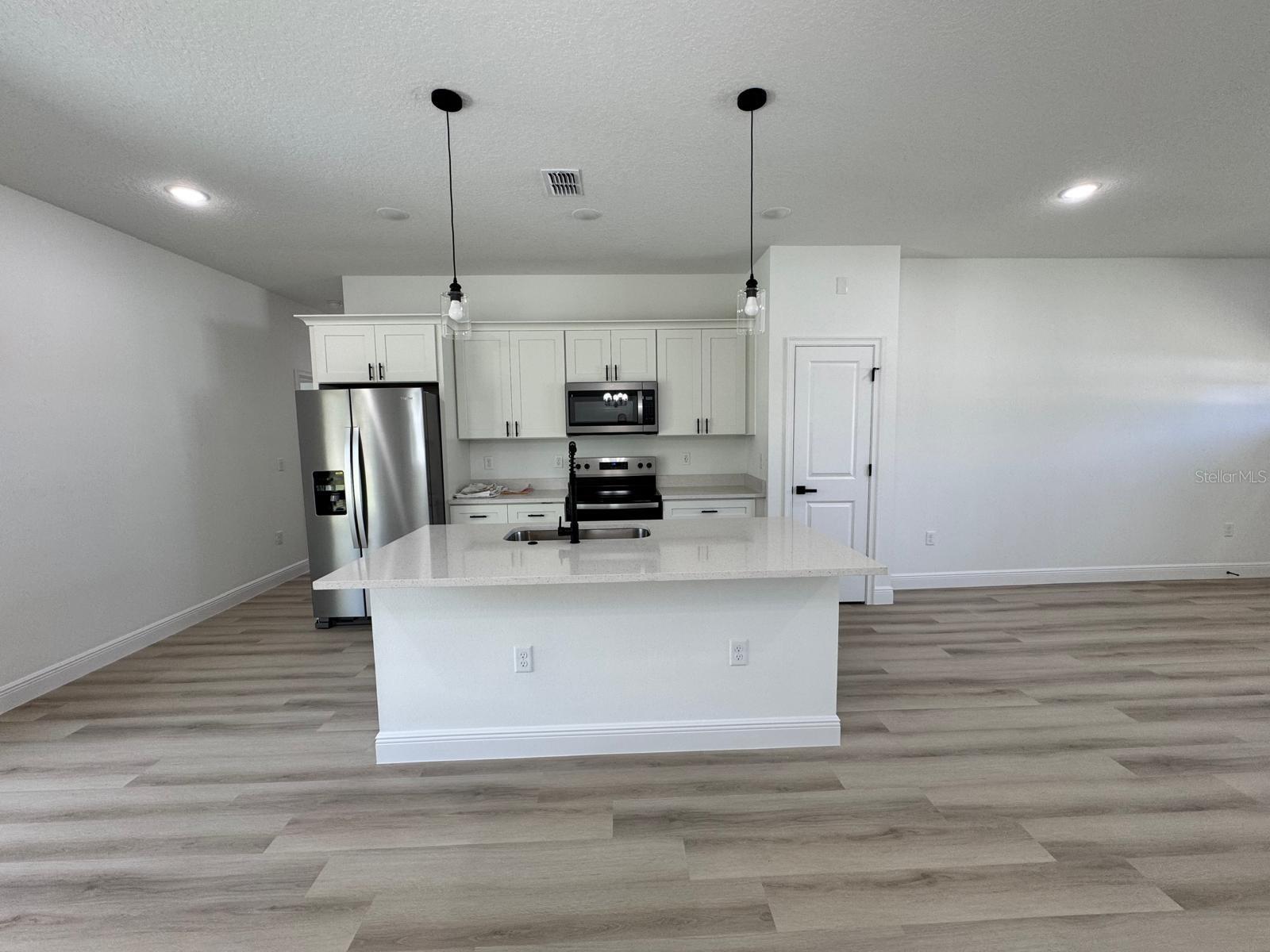Listing photo id 6 for 7185 Tallwood Drive