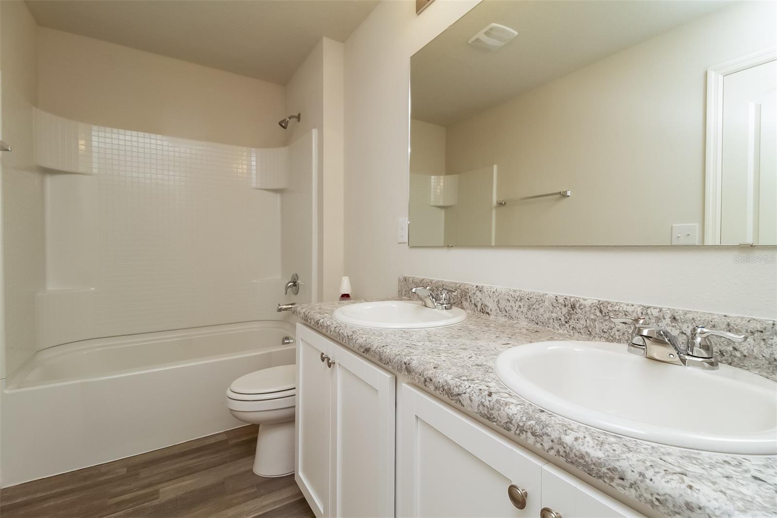 Image 10 of 16 For 260 Hyacinth Court