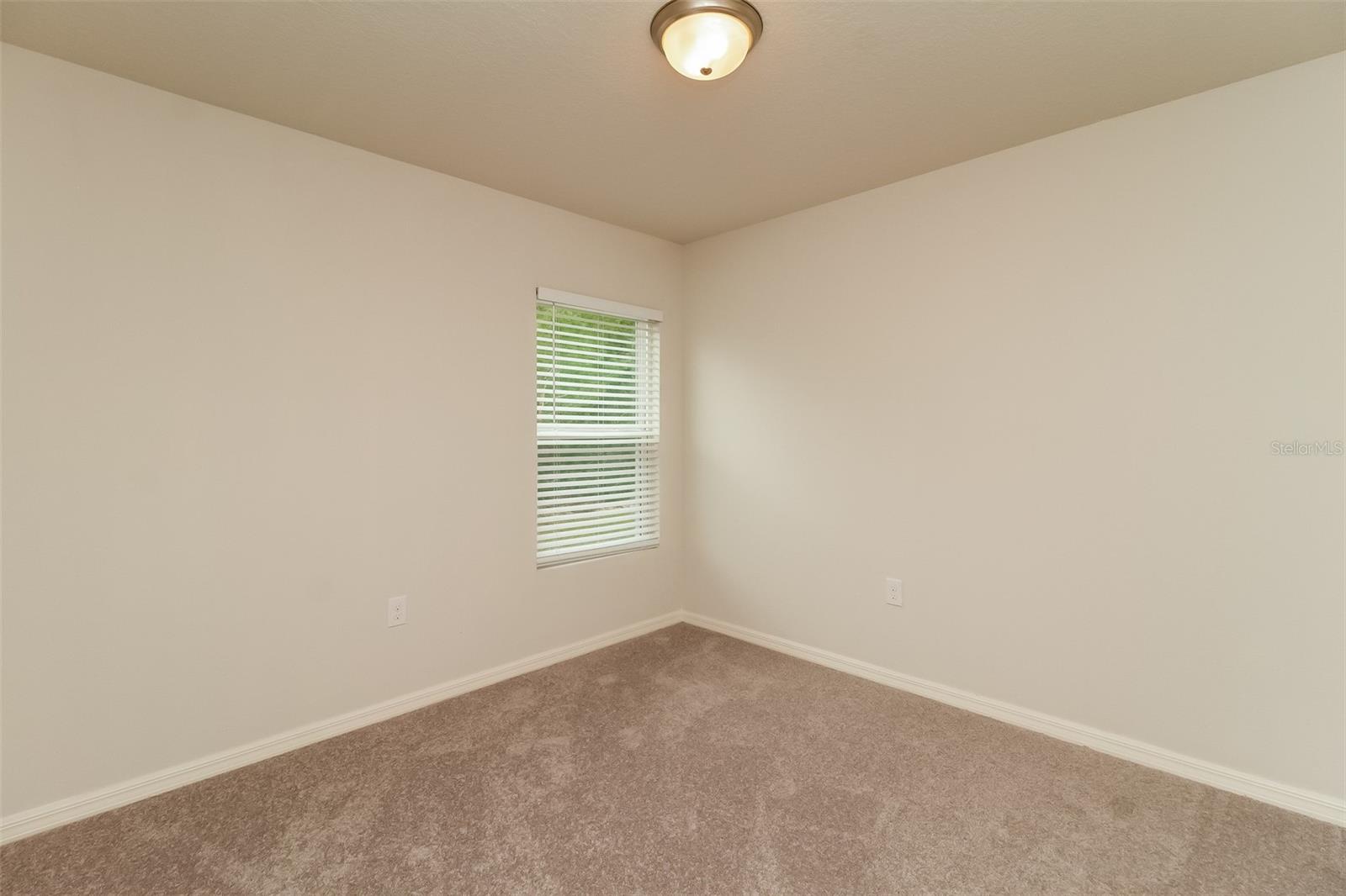 Image 13 of 16 For 260 Hyacinth Court
