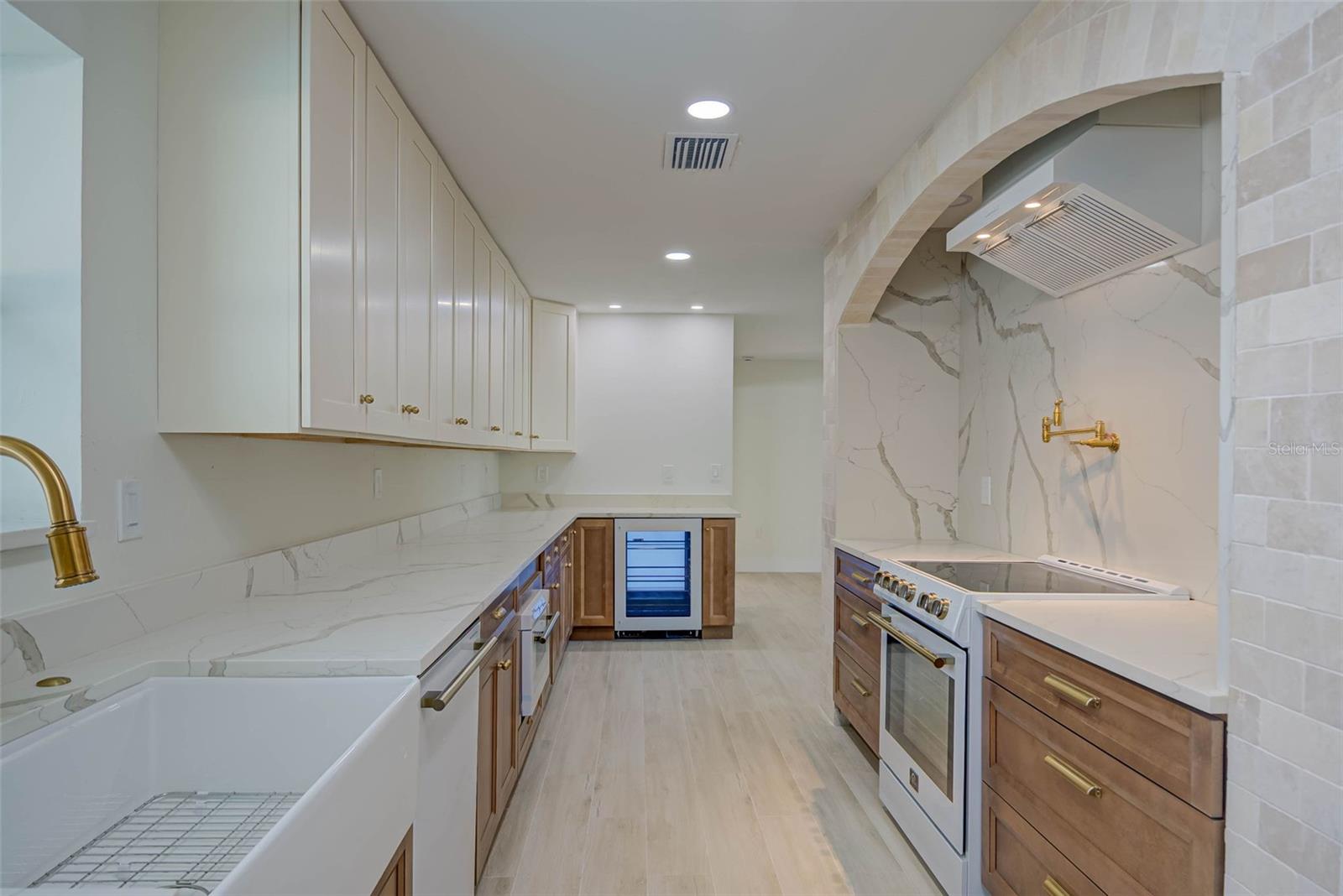 Image 11 of 29 For 3835 Harold Avenue