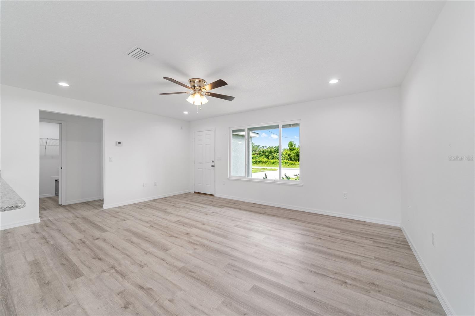 Image 21 of 53 For 20661 Marine Boulevard