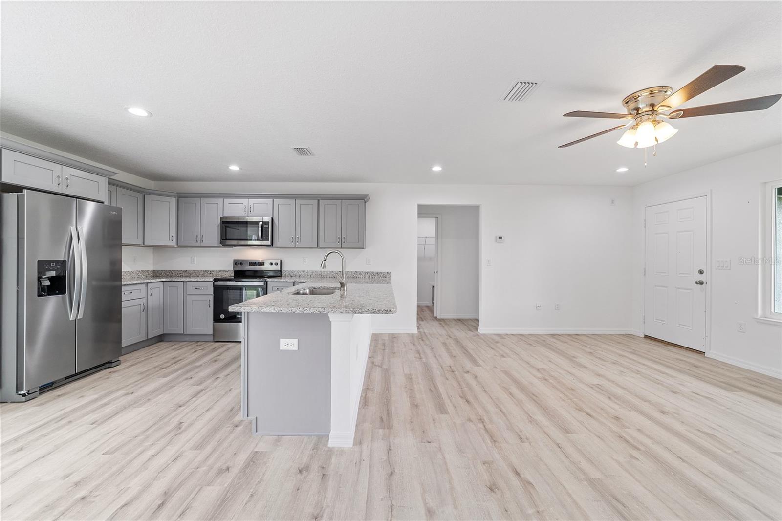 Image 22 of 53 For 20661 Marine Boulevard