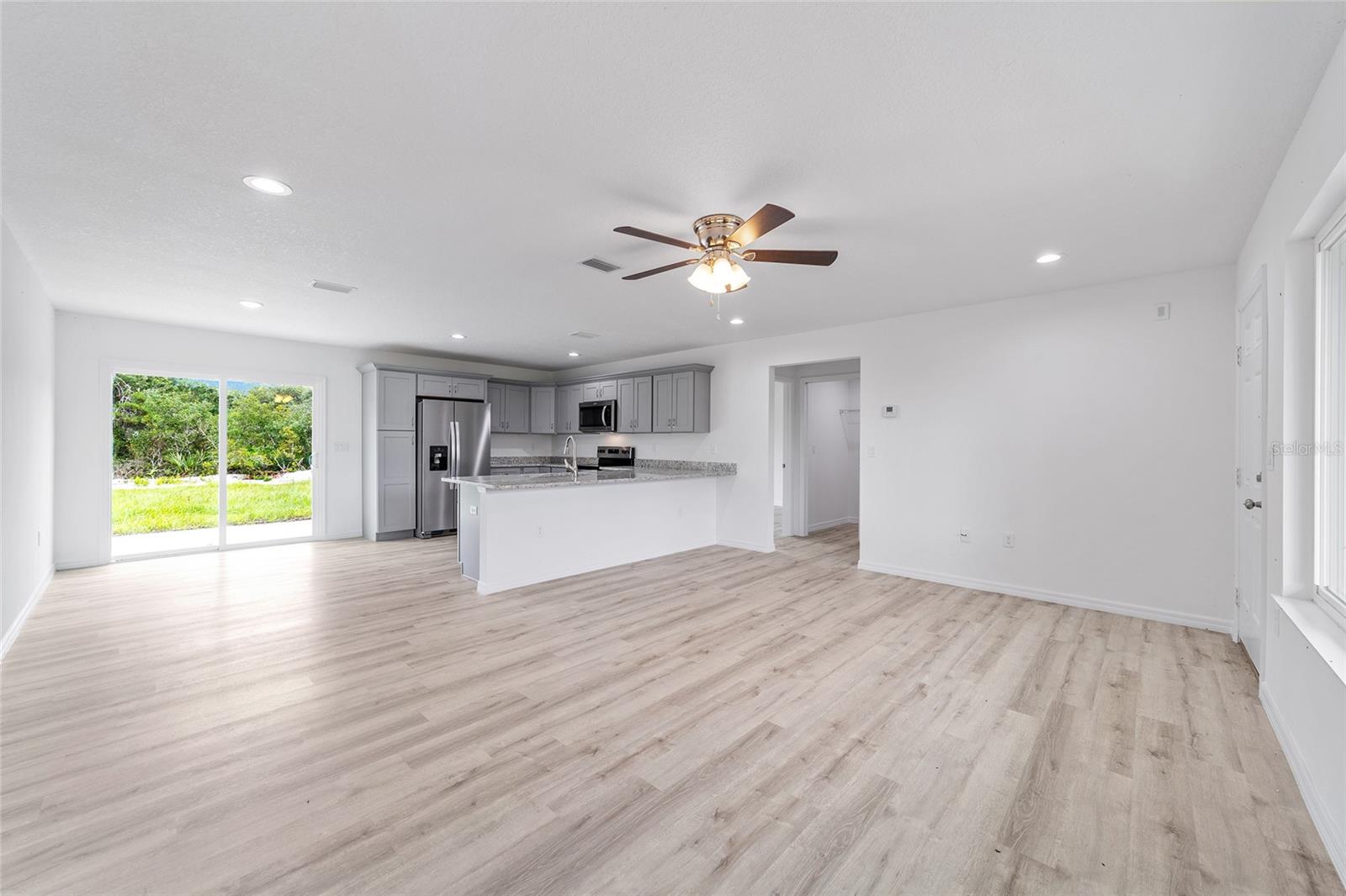 Image 23 of 53 For 20661 Marine Boulevard