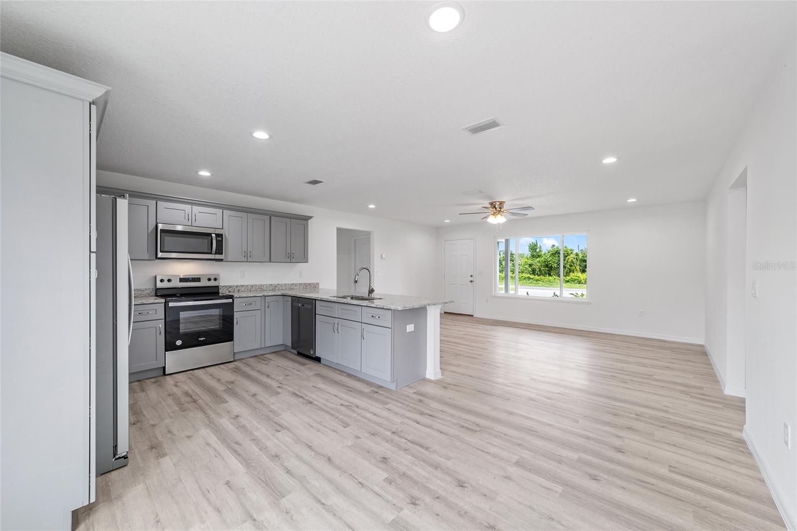 Image 28 of 53 For 20661 Marine Boulevard