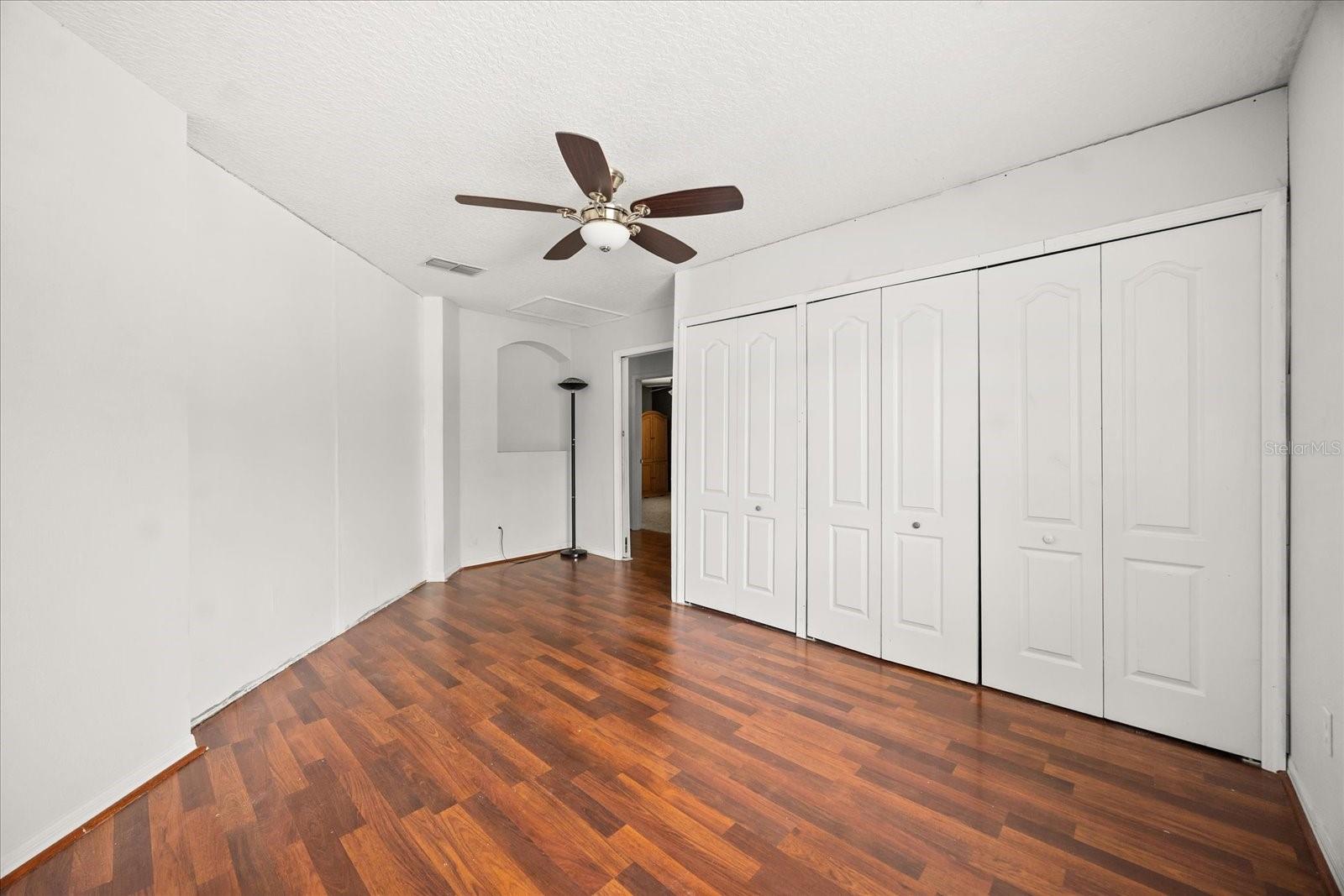 Image 28 of 39 For 2014 Applegate Drive