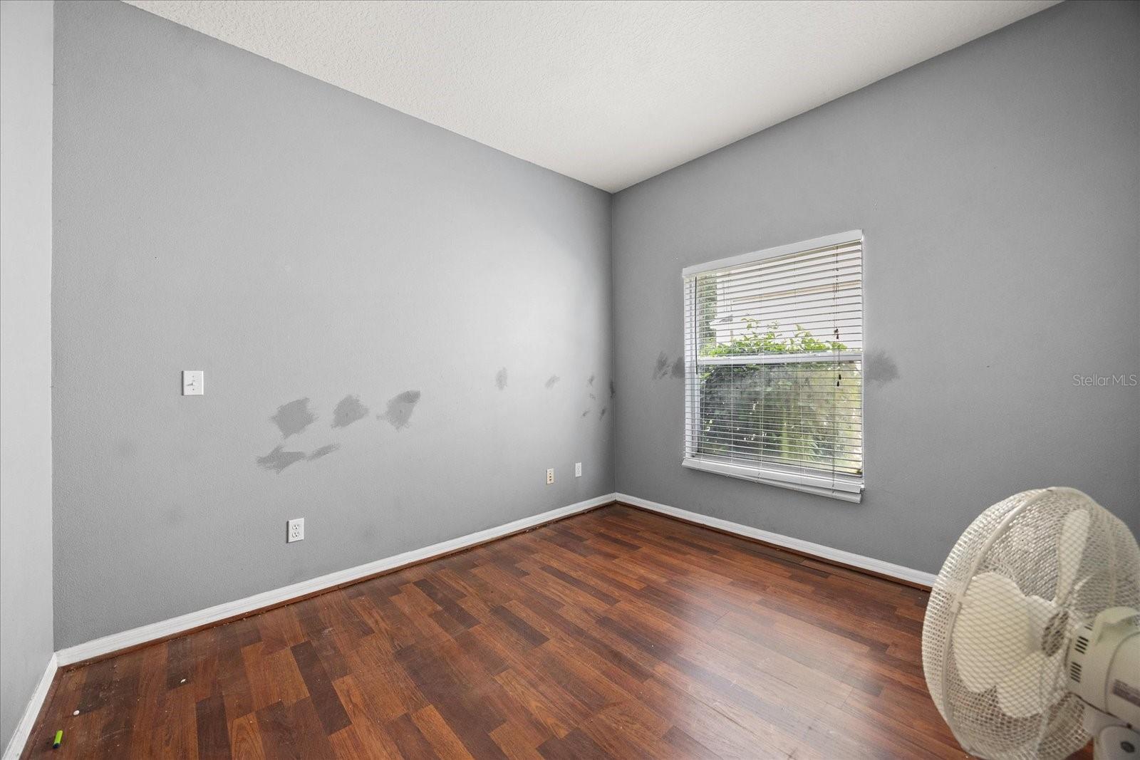 Image 30 of 39 For 2014 Applegate Drive