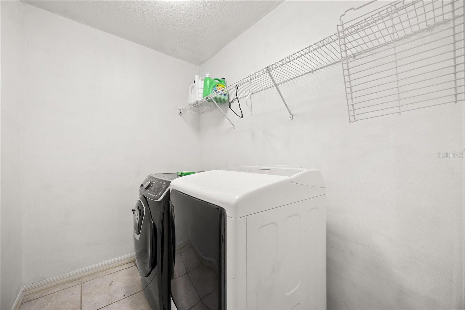Image 33 of 39 For 2014 Applegate Drive