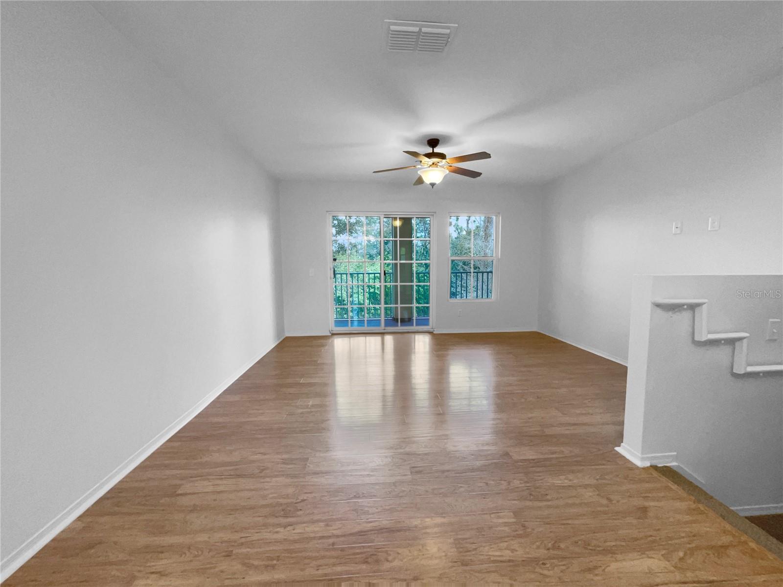 Image 4 of 22 For 8869 White Sage Loop 0