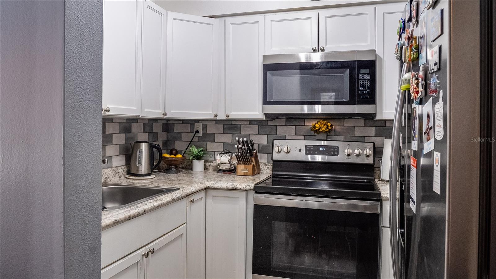 Image 9 of 13 For 293 Scottsdale Square 293