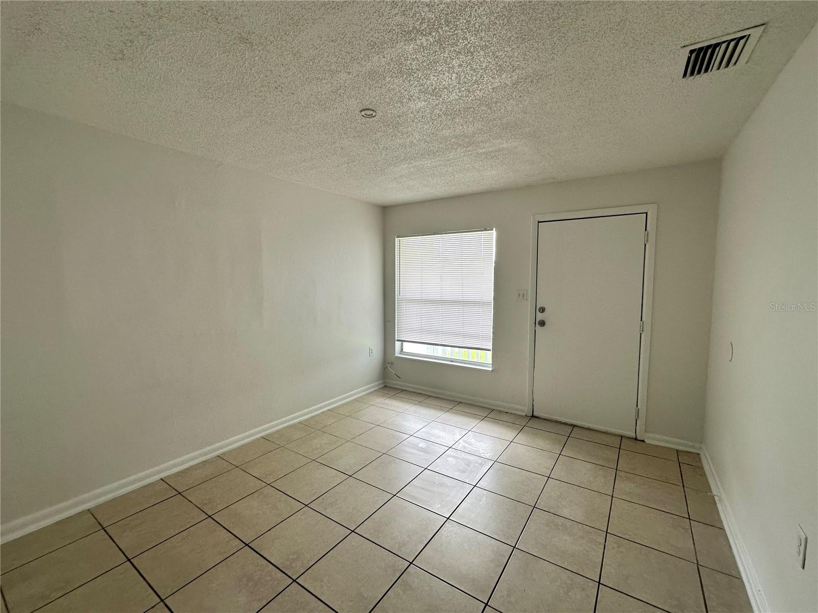 Image 4 of 13 For 1406 Heber Circle
