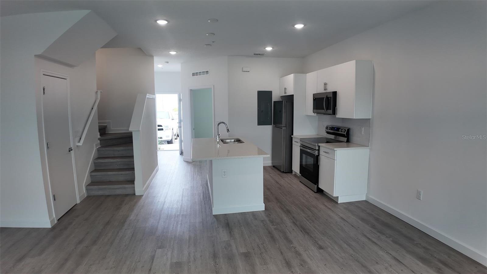 Image 5 of 25 For 420 Famagusta Drive