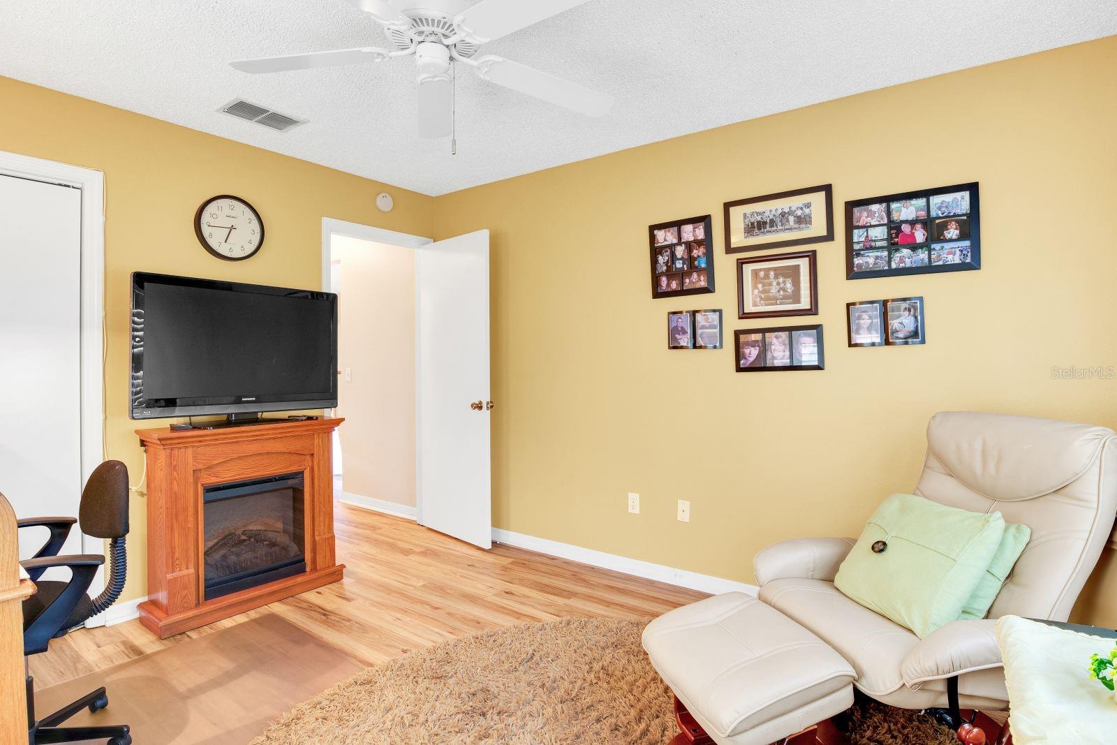 Image 23 of 34 For 1502 El Paso Way
