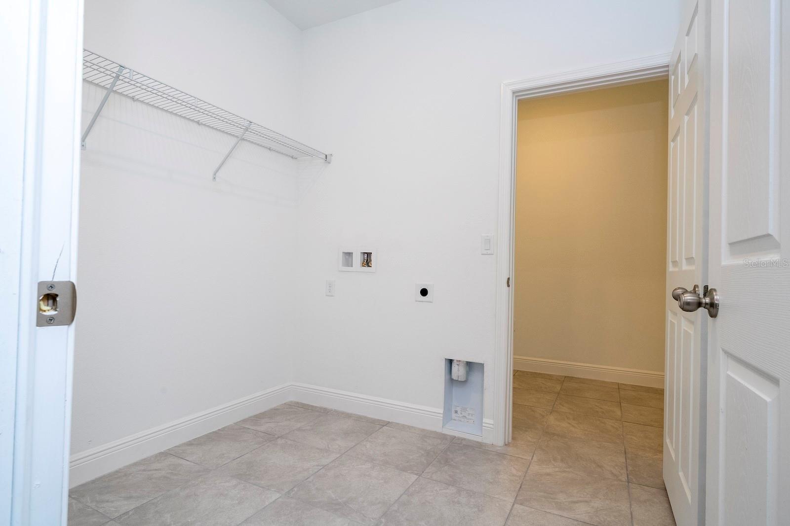 Listing photo id 57 for 3073 Doronicum Place