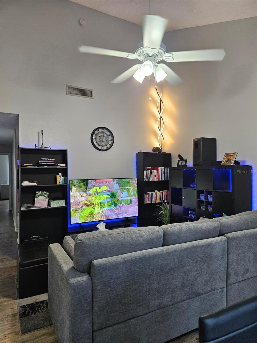 Image 21 of 34 For 6262 142nd Avenue N 1203