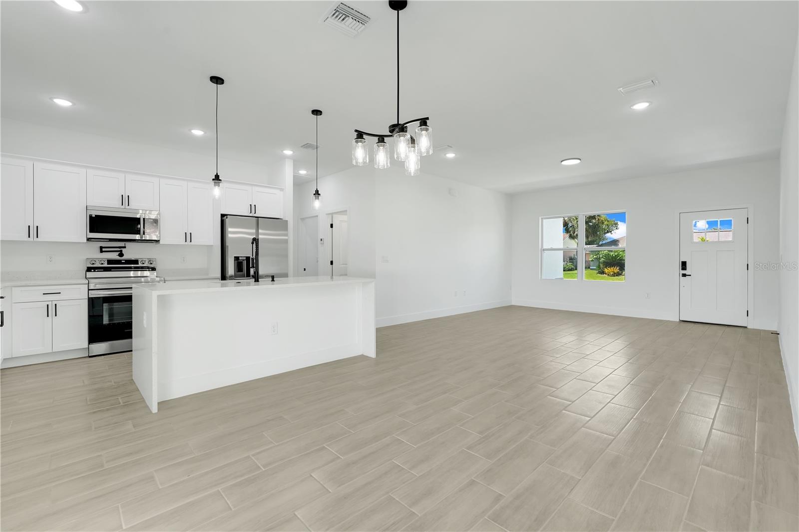 Image 9 of 38 For 337 Jacksonville Court