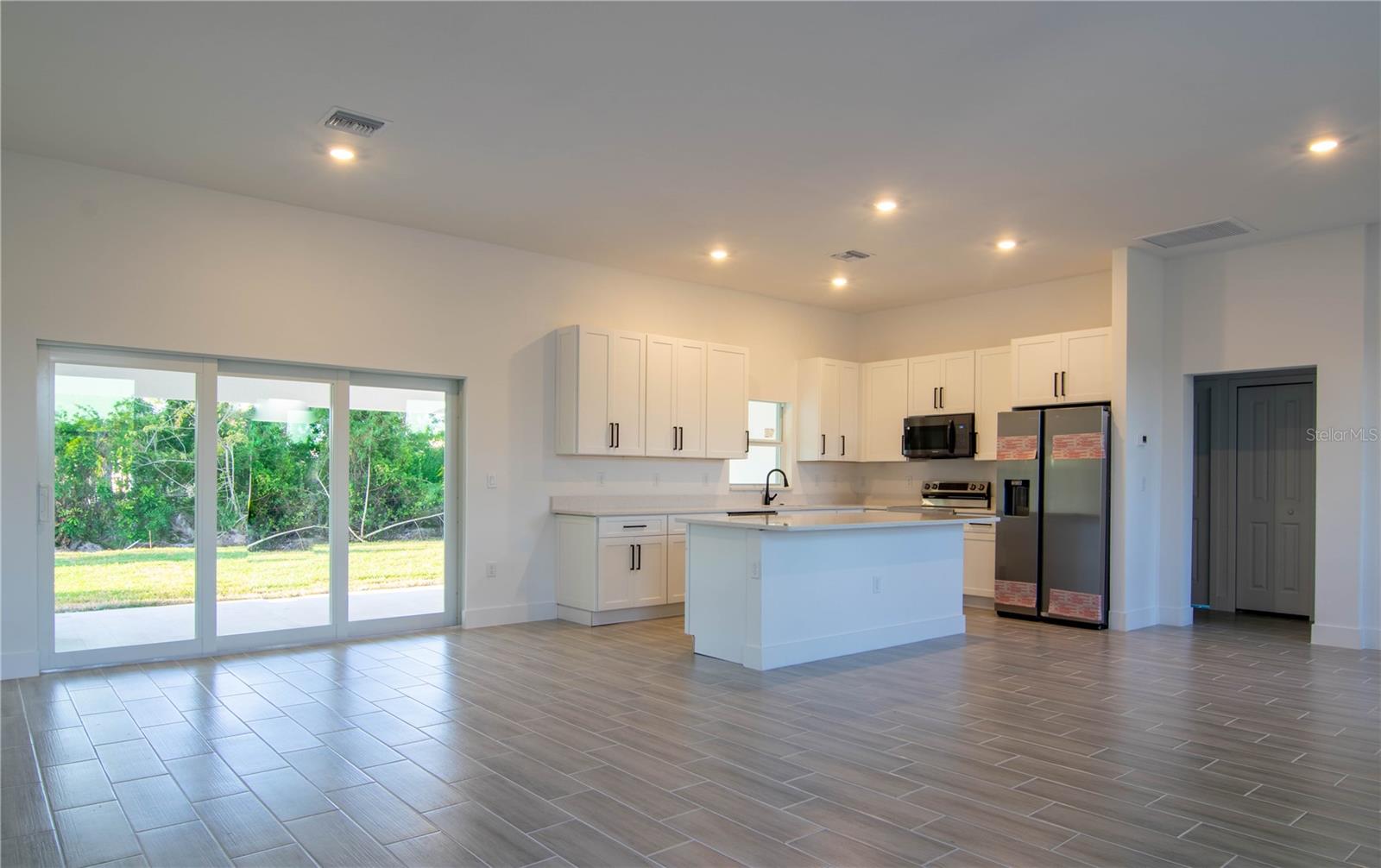 Image 4 of 26 For 10235 Stonecrop Avenue