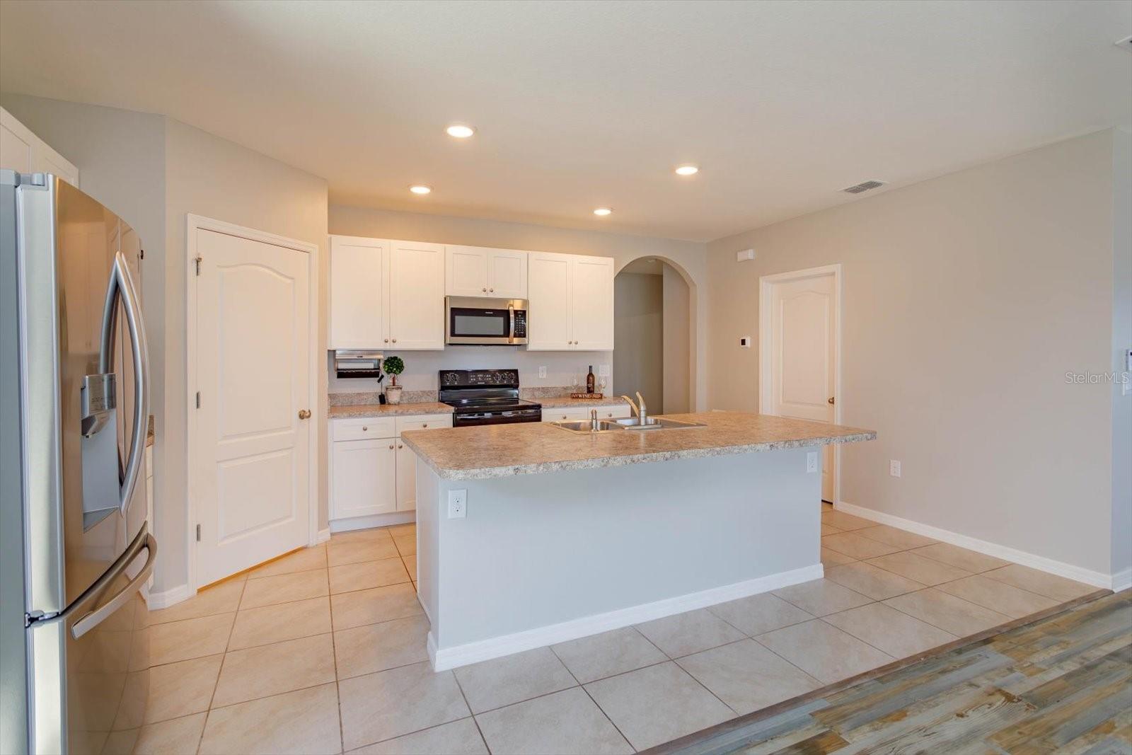 Image 10 of 34 For 2987 Gibraltar Boulevard