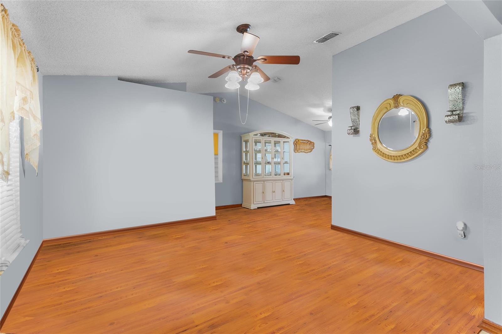 Image 3 of 16 For 103 Nassau Place