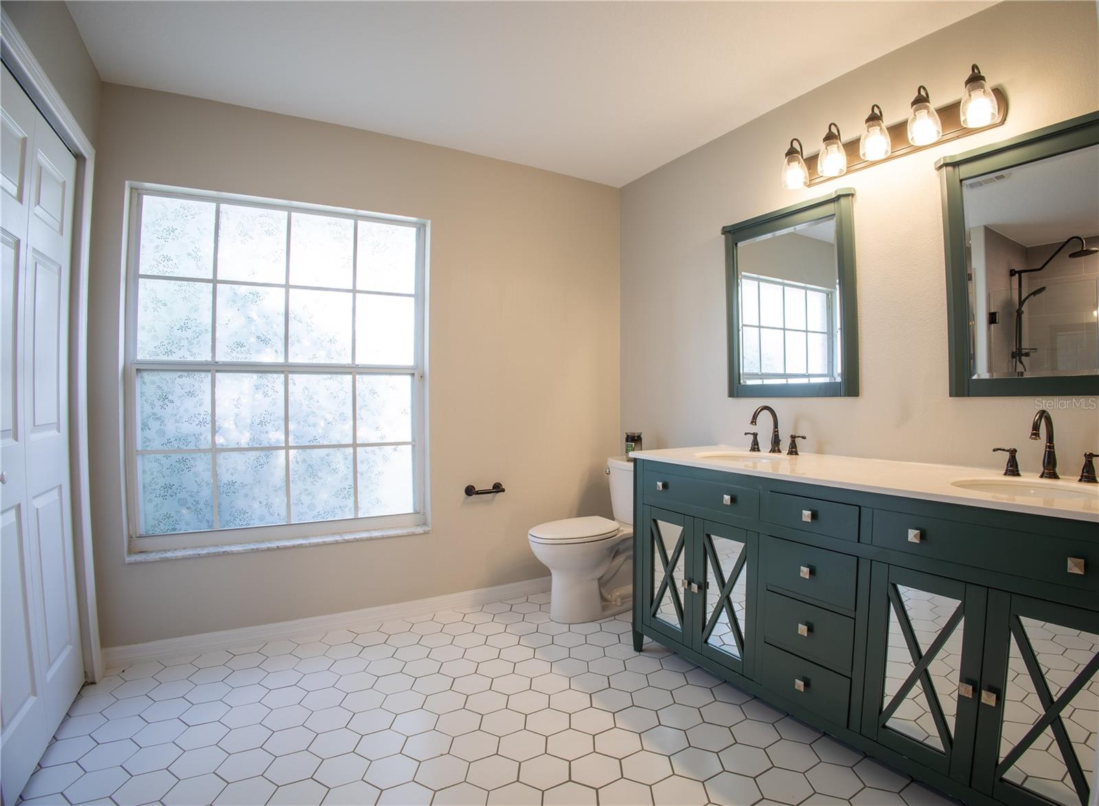 Image 10 of 23 For 11308 Marseilles Boulevard