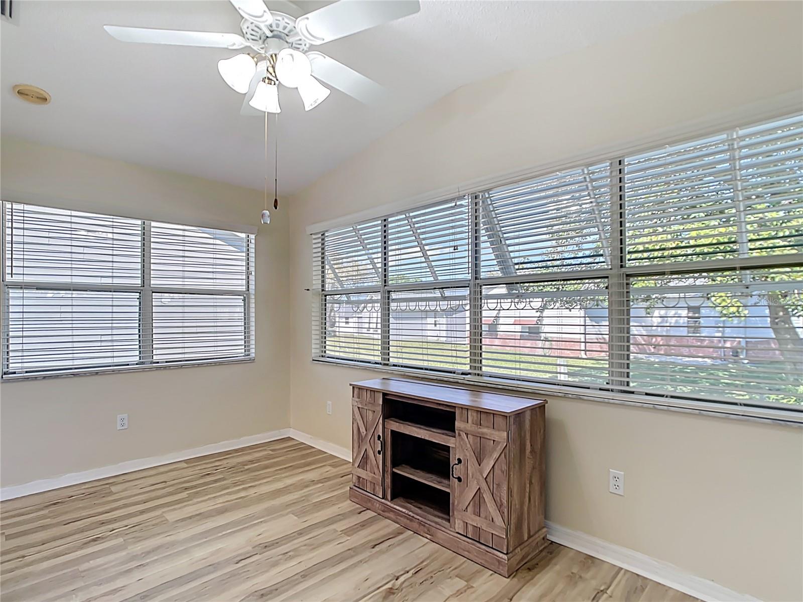 Image 17 of 43 For 840 Cortez Avenue