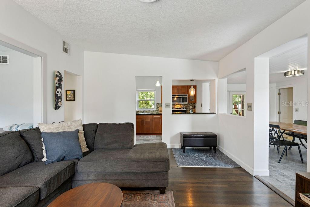 Image 10 of 40 For 2501 Weber Street