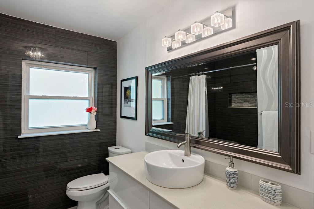 Image 17 of 40 For 2501 Weber Street