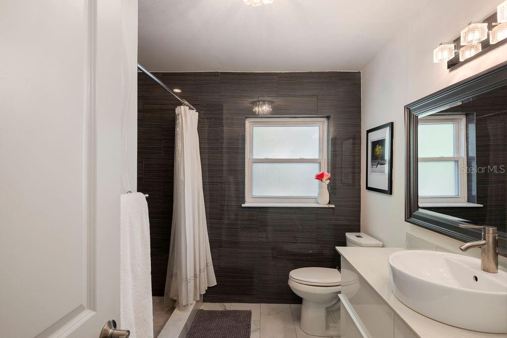 Image 18 of 40 For 2501 Weber Street
