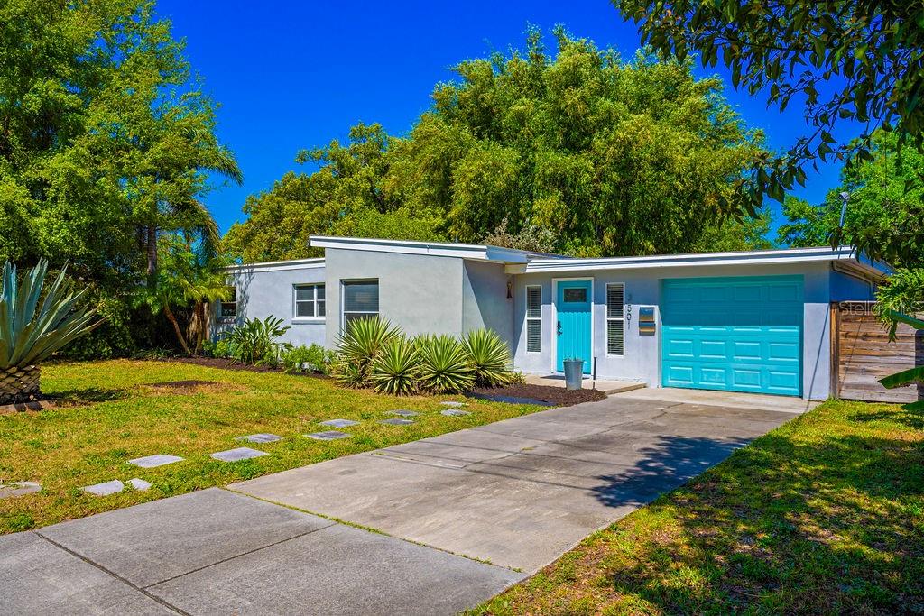 Image 3 of 40 For 2501 Weber Street