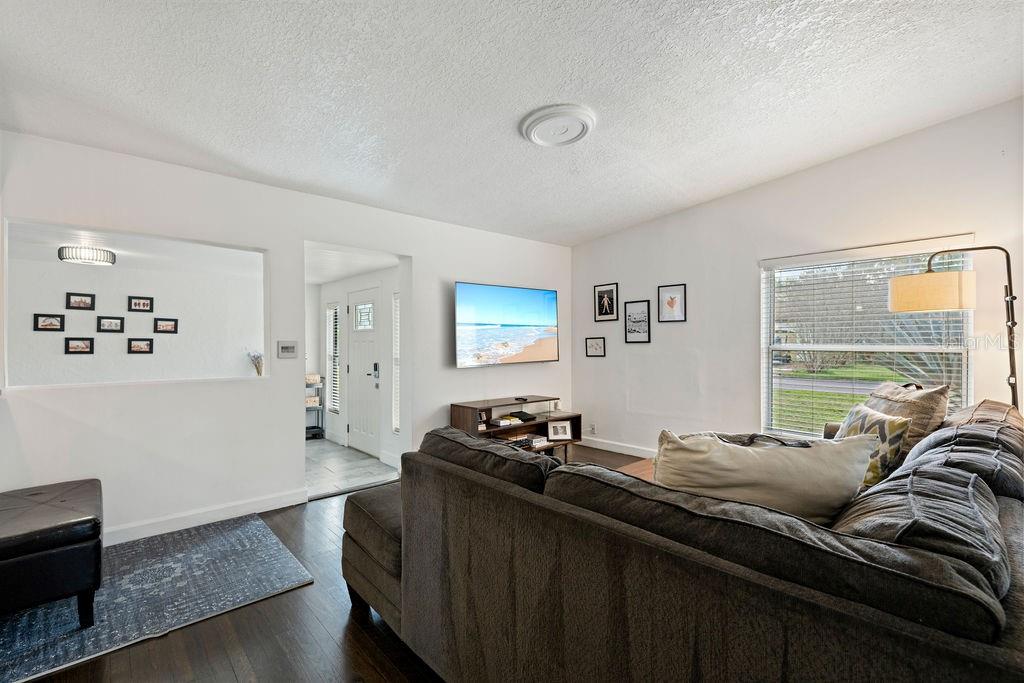 Image 9 of 40 For 2501 Weber Street