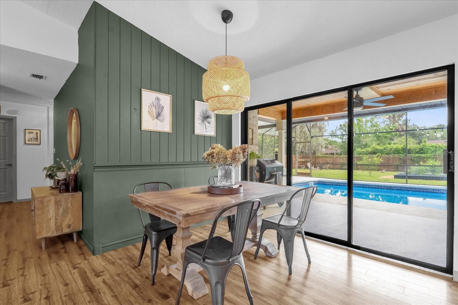 Listing photo id 8 for 1558 Regal Oak Drive