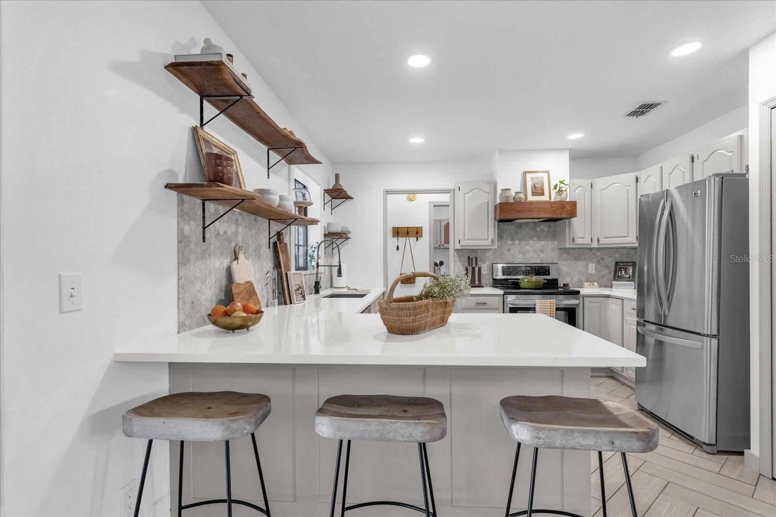 Listing photo id 9 for 1558 Regal Oak Drive