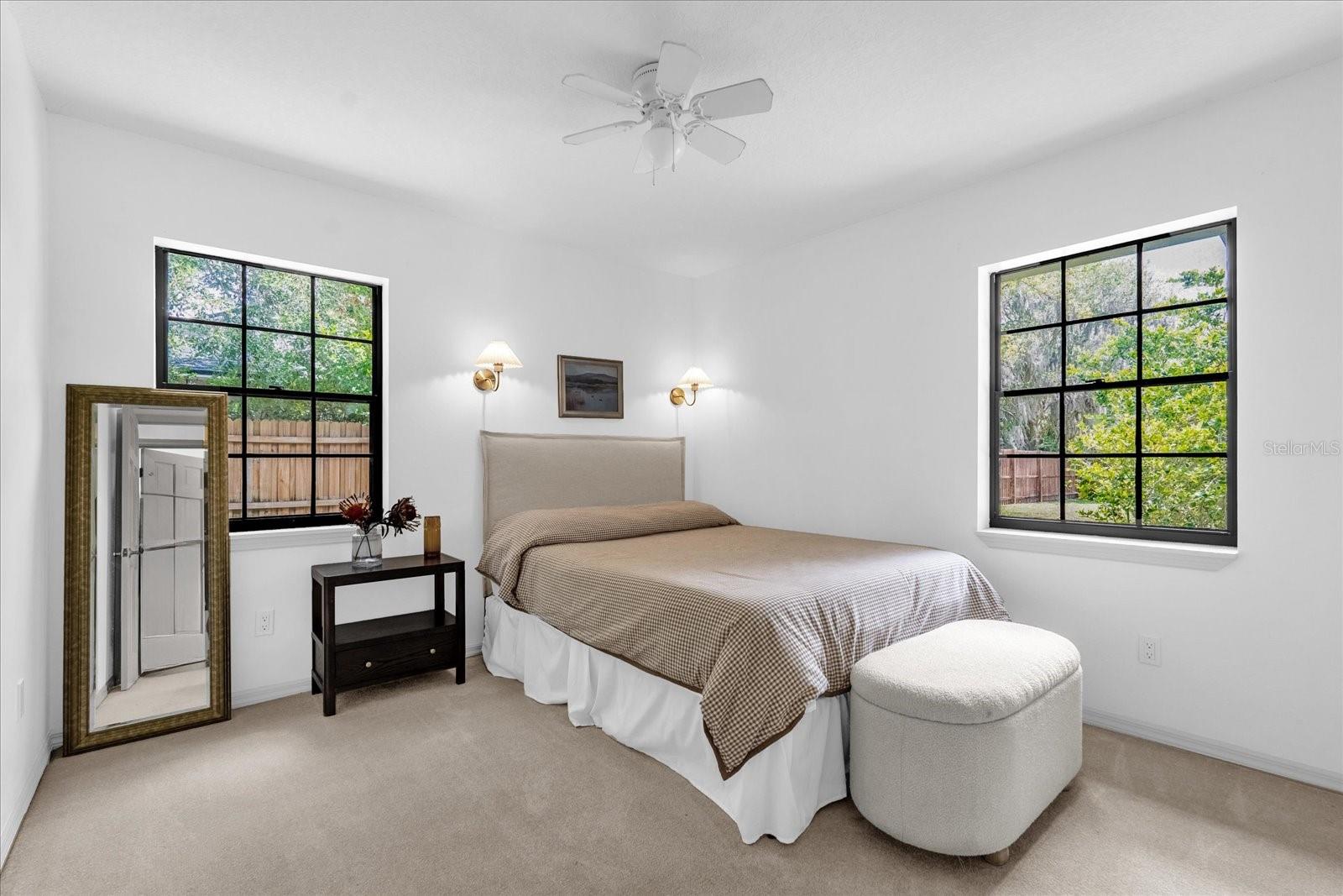 Listing photo id 22 for 1558 Regal Oak Drive