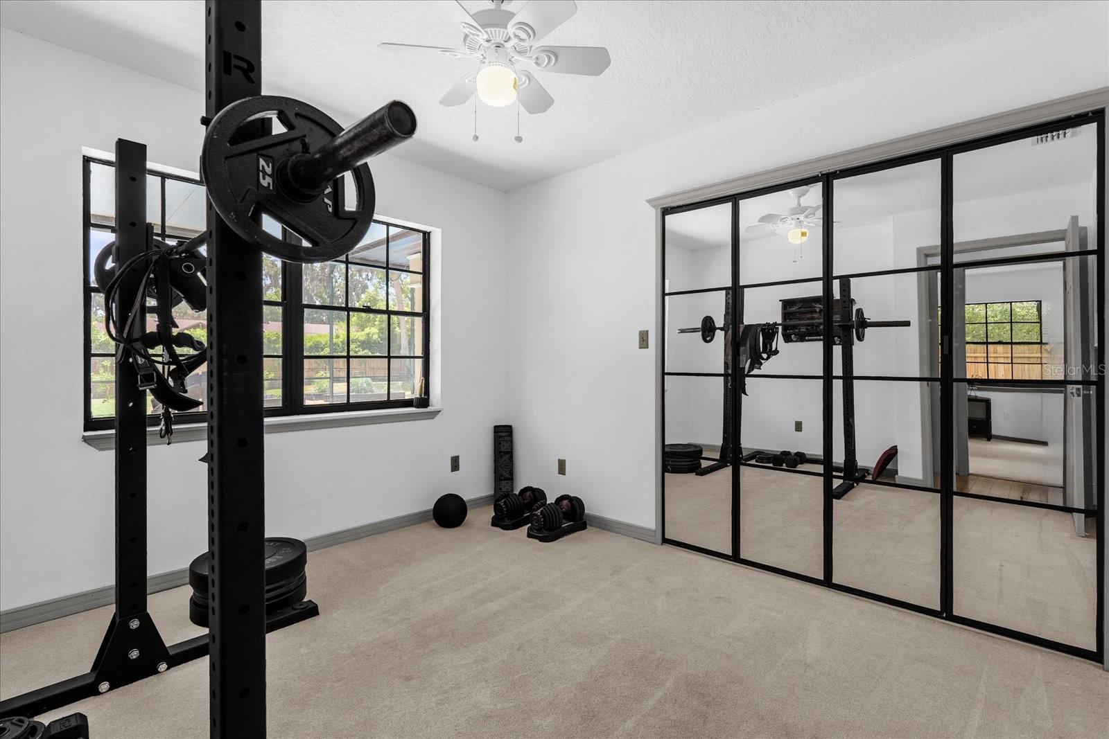 Listing photo id 23 for 1558 Regal Oak Drive