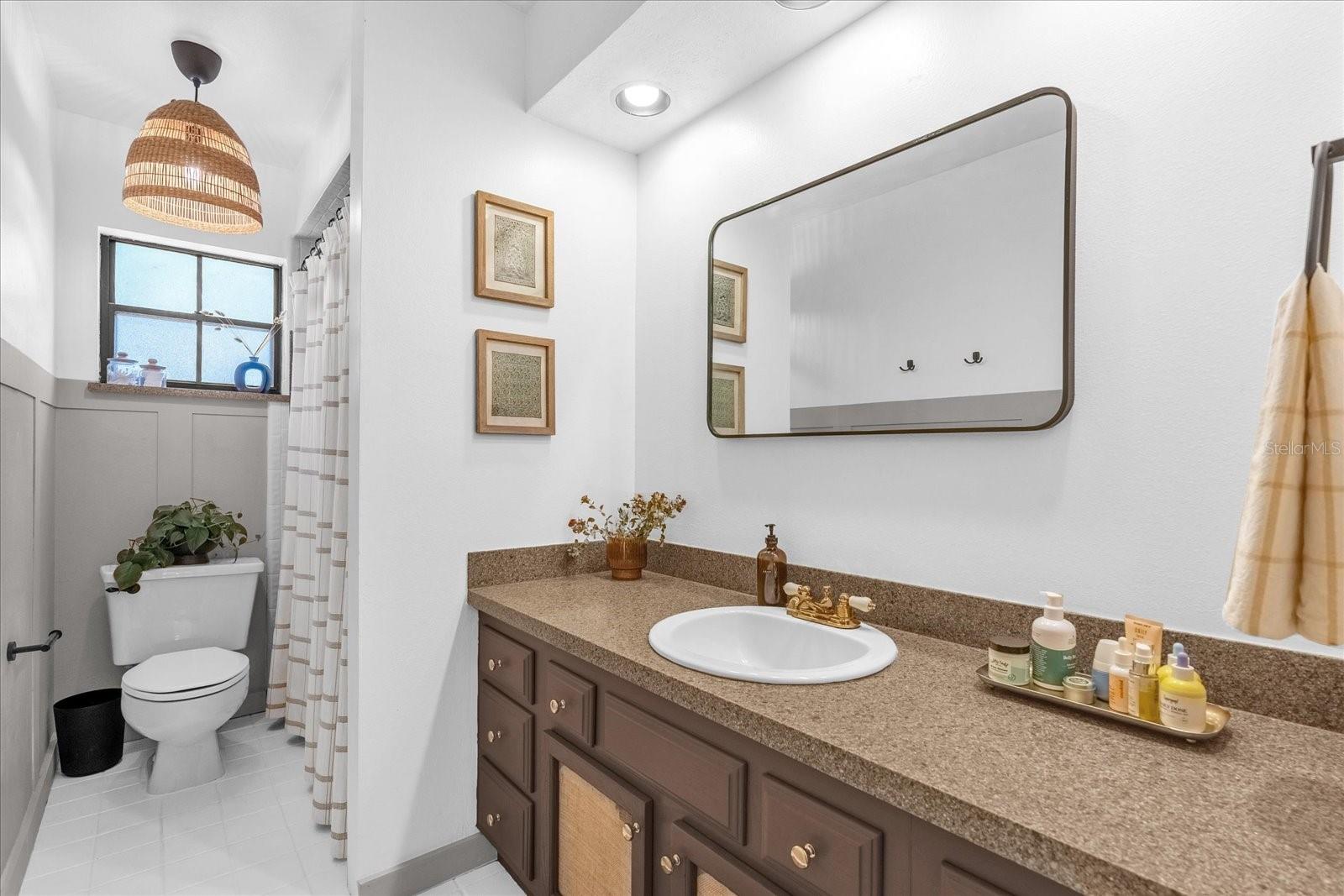 Listing photo id 25 for 1558 Regal Oak Drive