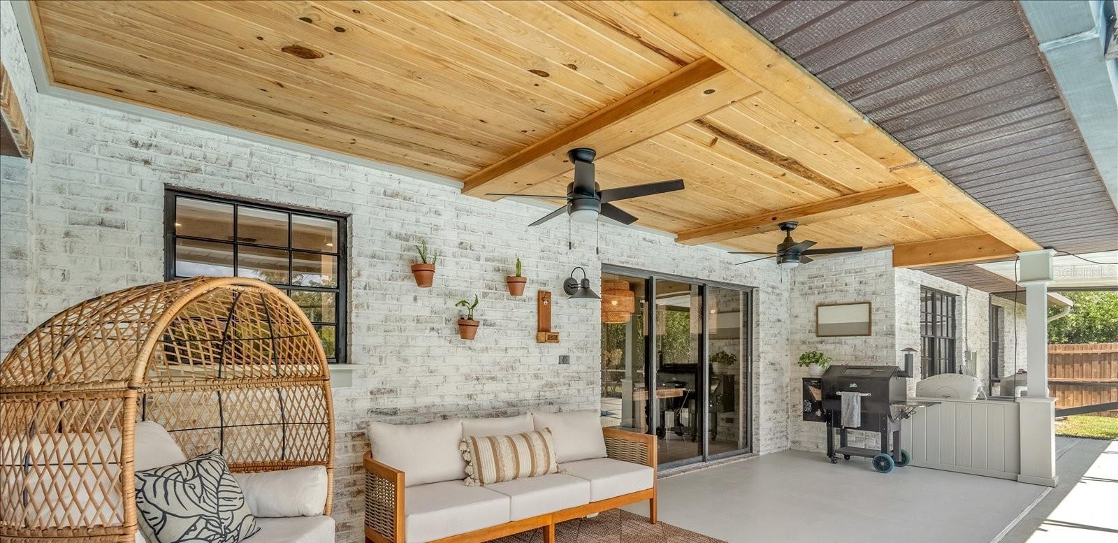 Listing photo id 27 for 1558 Regal Oak Drive