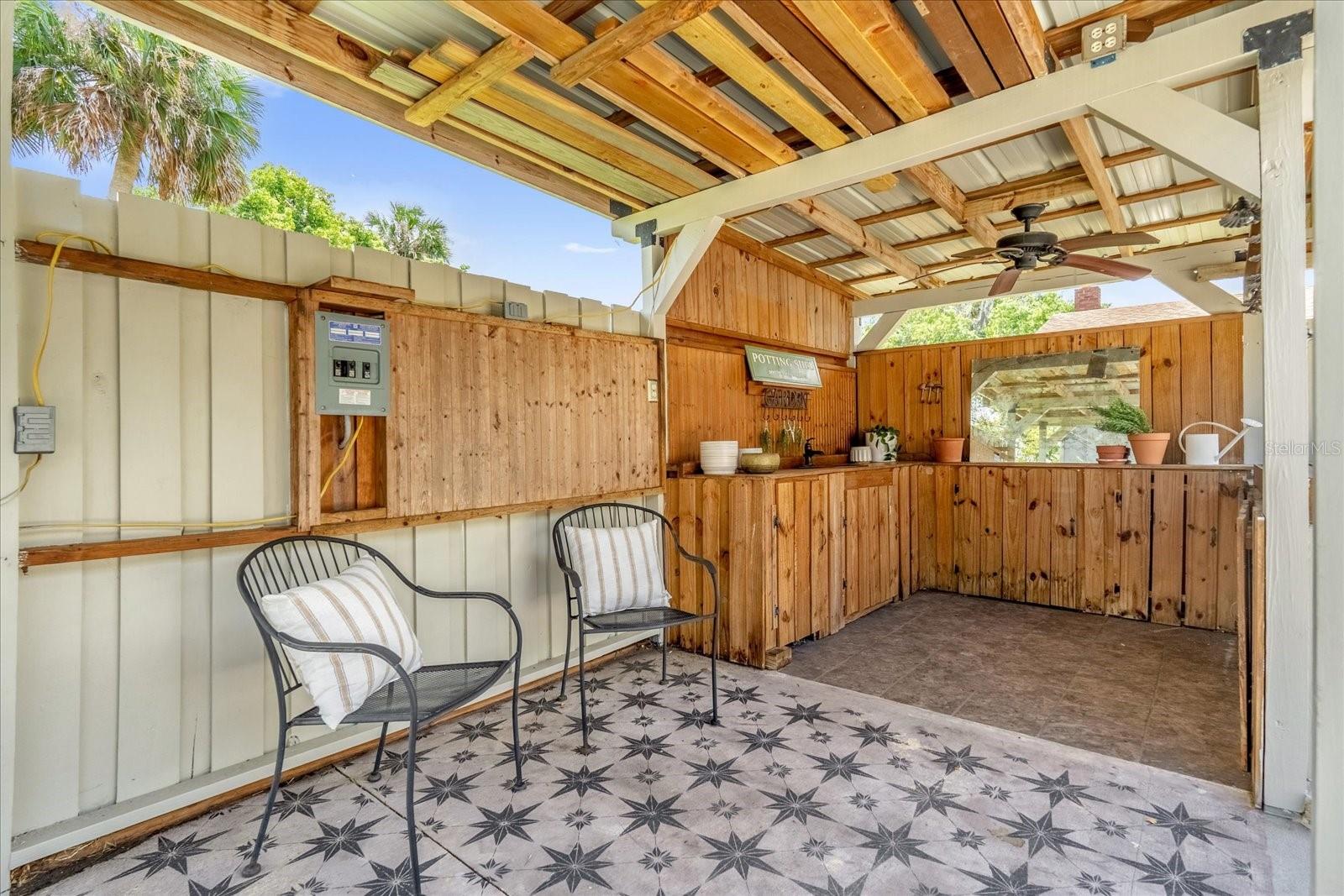 Listing photo id 31 for 1558 Regal Oak Drive