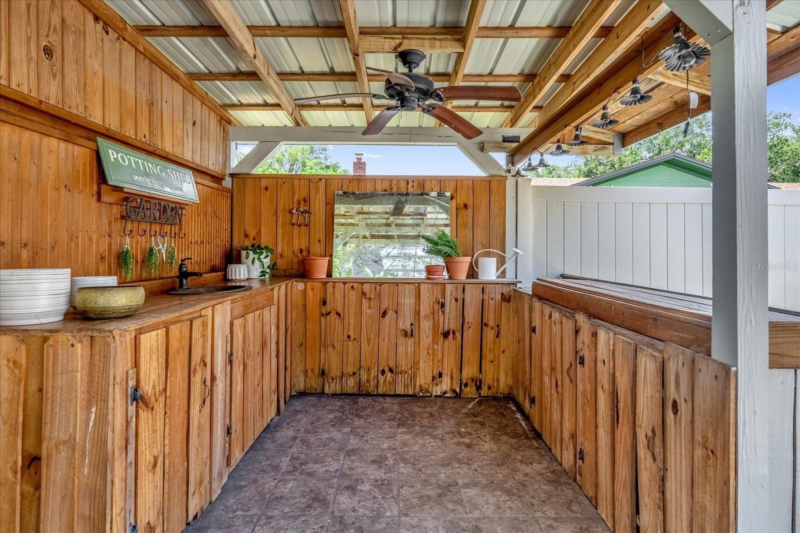 Listing photo id 32 for 1558 Regal Oak Drive